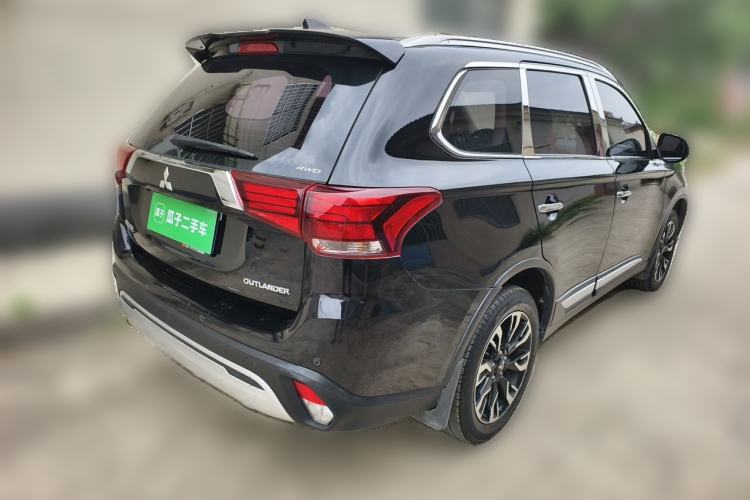Used Mitsubishi Outlander 2019 2.4L 4x4 Zhi Xiang Edition 5 Seats China V Emission Standard Rear Right 45 Deg