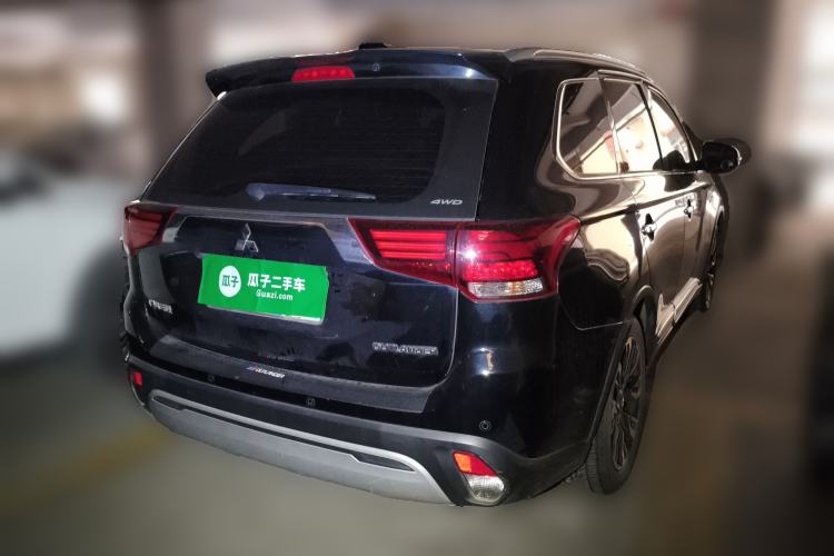 Used Mitsubishi Outlander 2019 2.4L 4x4 Zhi Xiang Edition 5 Seats China VI Standard Rear Right 45 Deg