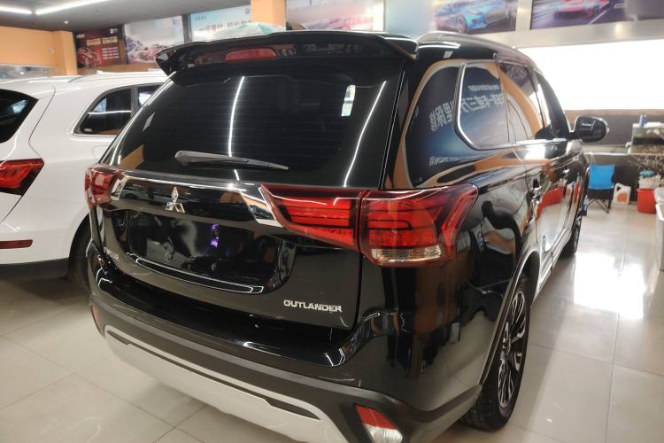 Used Mitsubishi Outlander 2019 2.0L Two-Wheel Drive Comfort Edition 5 Seats China VI Standard Rear Right 45 Deg