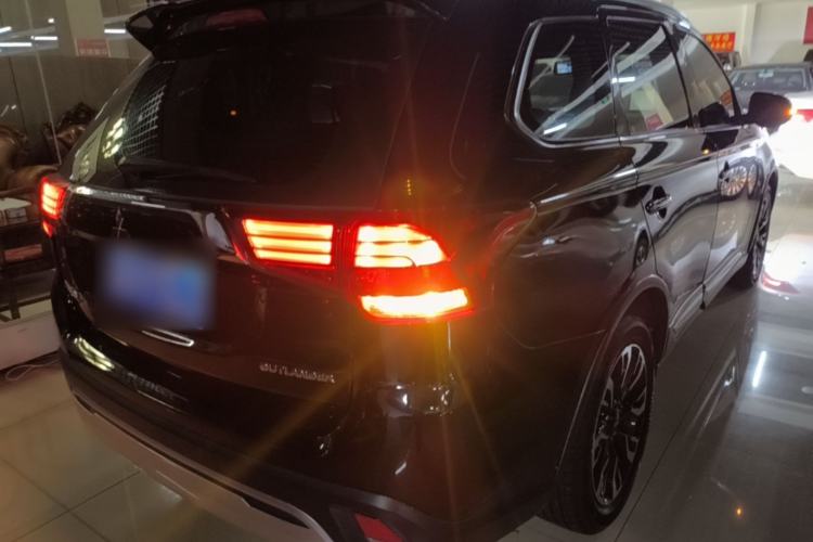 Used Mitsubishi Outlander 2019 2.0L Two-Wheel Drive Comfort Edition 7 Seats China V Emission Standard Rear Right 45 Deg
