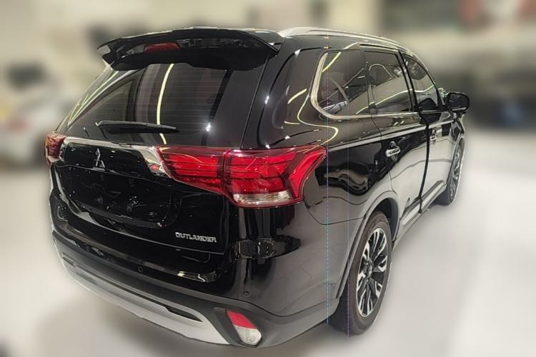 Used Mitsubishi Outlander 2019 2.4L 4x4 Zhi Xiang Edition 7 Seats China VI Standard Rear Right 45 Deg