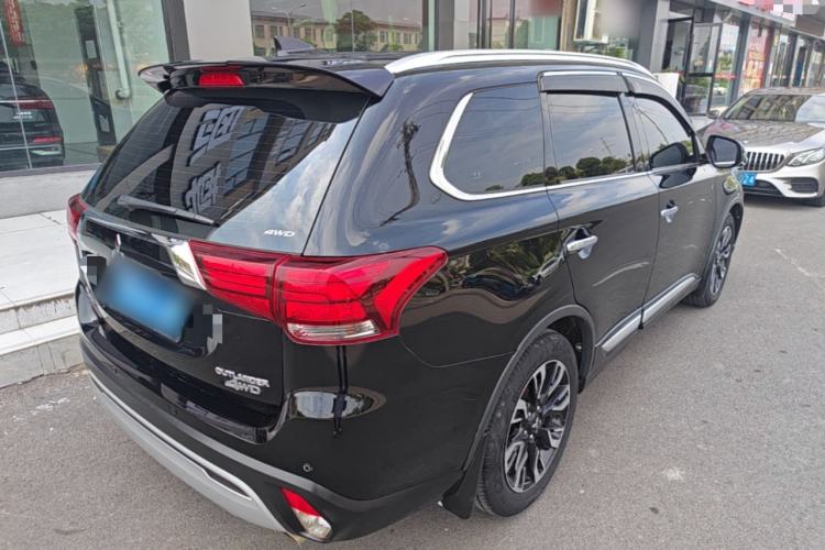 Used Mitsubishi Outlander 2019 2.4L 4x4 Zhi Xiang Edition 5 Seats China VI Standard Rear Right 45 Deg