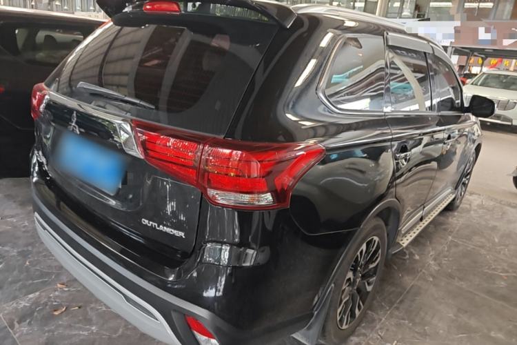 Used Mitsubishi Outlander 2019 2.0L Two-Wheel Drive Comfort Edition 7-Seater China VI Standard Rear Right 45 Deg
