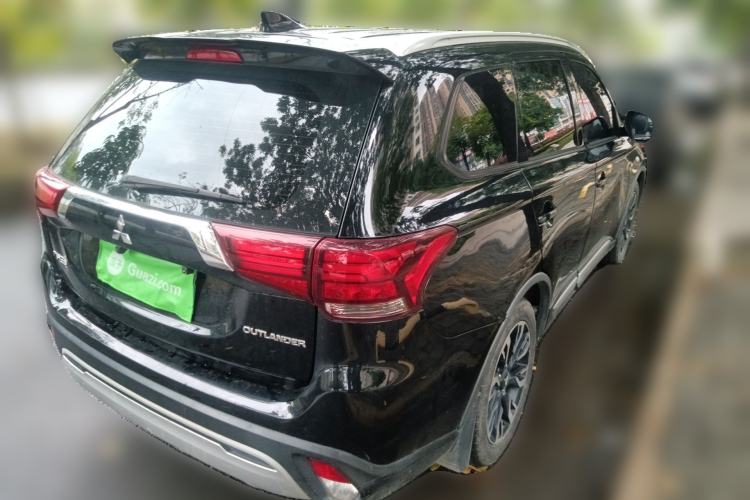 Used Mitsubishi Outlander 2019 2.0L Two-Wheel Drive Comfort Edition 7 Seats China V Emission Standard Rear Right 45 Deg