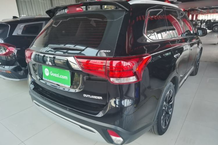 Used Mitsubishi Outlander 2019 2.4L 4x4 Zhi Xiang Edition 5 Seats China VI Standard Rear Right 45 Deg