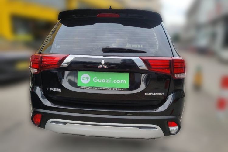 Used Mitsubishi Outlander 2019 2.0L Two-Wheel Drive Comfort Edition 5 Seats China VI Standard Rear