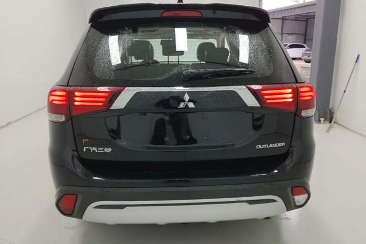 Used Mitsubishi Outlander 2019 2.0L Two-Wheel Drive Comfort Edition 7 Seats China V Emission Standard Rear