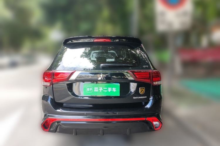 Used Mitsubishi Outlander 2019 2.4L 4x4 Zhi Xiang Edition 7 Seats China VI Standard Rear