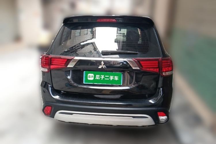Used Mitsubishi Outlander 2019 2.0L Two-Wheel Drive Comfort Edition 5 Seats China VI Standard Rear
