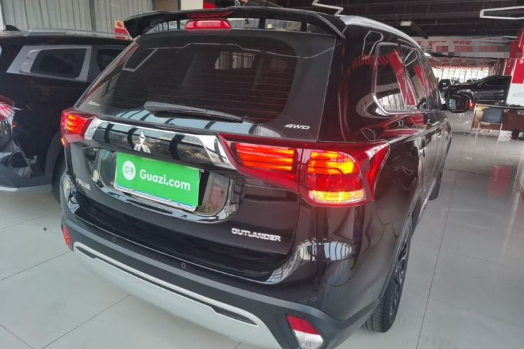 Used Mitsubishi Outlander 2019 2.4L 4x4 Zhi Xiang Edition 5 Seats China VI Standard Rear