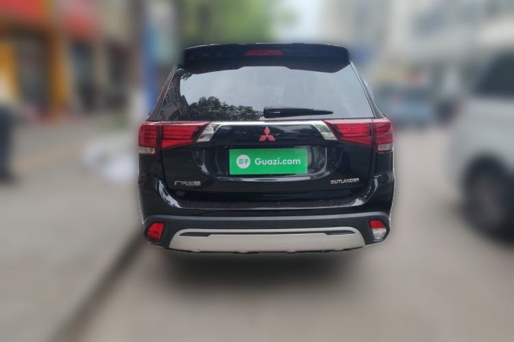 Used Mitsubishi Outlander 2019 2.0L Two-Wheel Drive Comfort Edition 7-Seater China VI Standard Rear