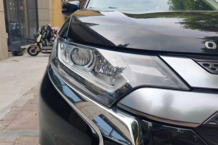 Used Mitsubishi Outlander 2019 2.0L Two-Wheel Drive Comfort Edition 5 Seats China VI Standard Right Front Headlight