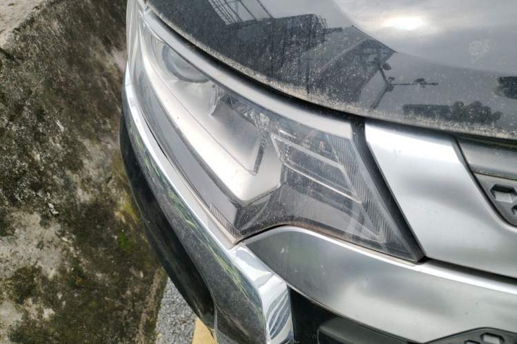 Used Mitsubishi Outlander 2019 2.0L Two-Wheel Drive Comfort Edition 5 Seats China VI Standard Right Front Headlight