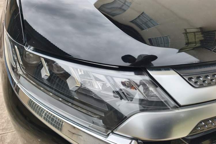 Used Mitsubishi Outlander 2019 2.4L 4x4 Zhi Xiang Edition 5 Seats China V Emission Standard Right Front Headlight