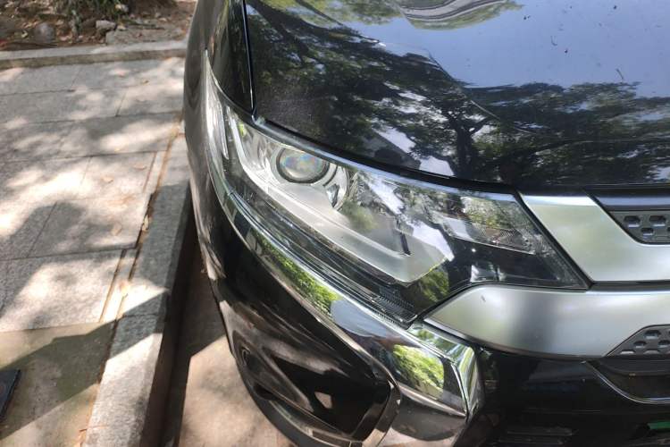 Used Mitsubishi Outlander 2019 2.0L Two-Wheel Drive Comfort Edition 5 Seats China VI Standard Right Front Headlight