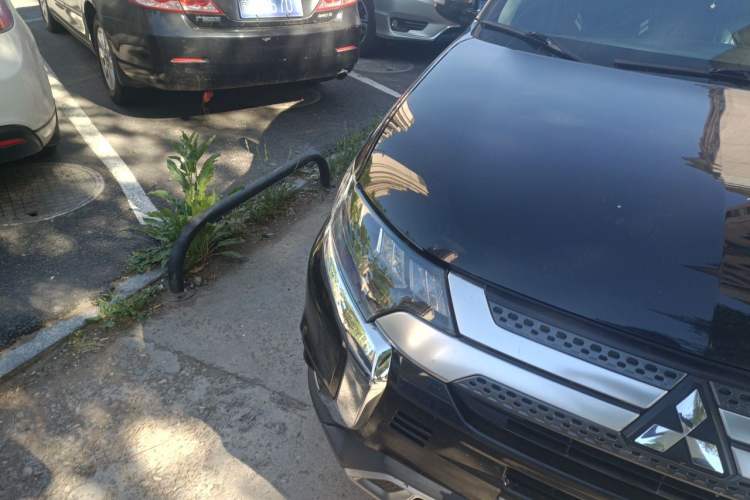 Used Mitsubishi Outlander 2019 2.4L 4x4 Zhi Xiang Edition 5 Seats China VI Standard Right Front Headlight