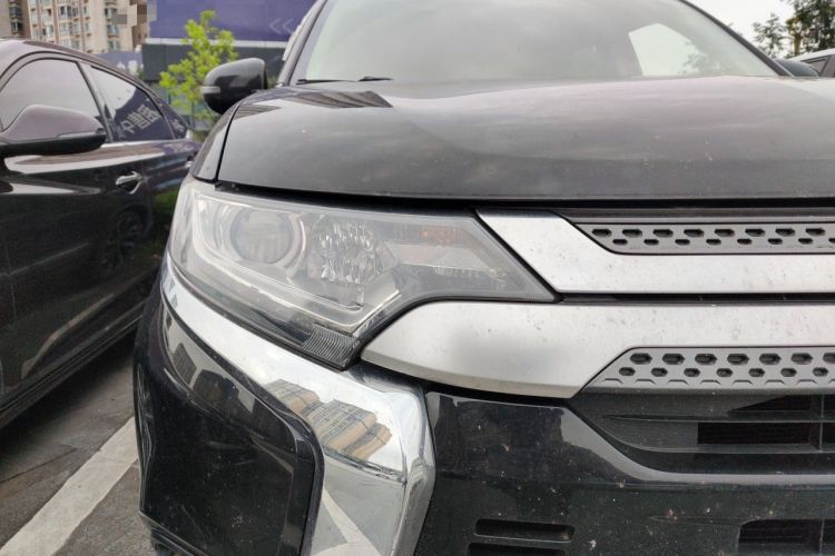 Used Mitsubishi Outlander 2019 2.0L Two-Wheel Drive Comfort Edition 5 Seats China VI Standard Right Front Headlight