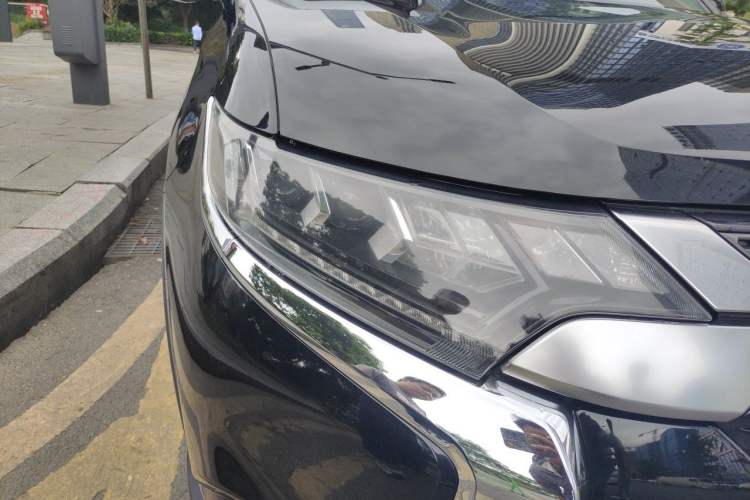 Used Mitsubishi Outlander 2019 2.4L 4x4 Zhi Xiang Edition 5 Seats China V Emission Standard Right Front Headlight