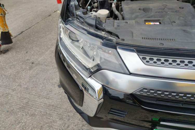 Used Mitsubishi Outlander 2019 2.0L Two-Wheel Drive Comfort Edition 5 Seats China VI Standard Right Front Headlight