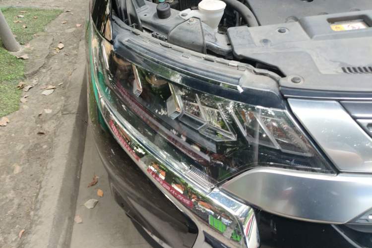 Used Mitsubishi Outlander 2019 2.4L 4x4 Zhi Xiang Edition 7 Seats China VI Standard Right Front Headlight