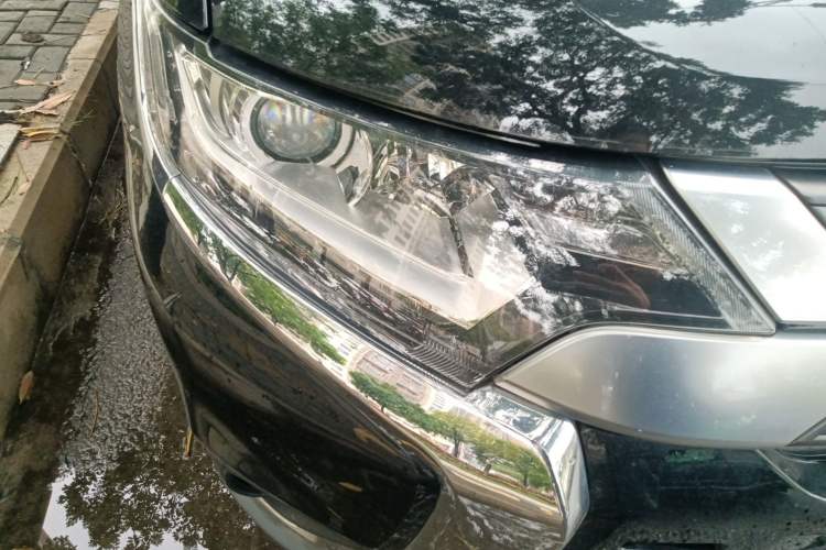 Used Mitsubishi Outlander 2019 2.0L Two-Wheel Drive Comfort Edition 7 Seats China V Emission Standard Right Front Headlight