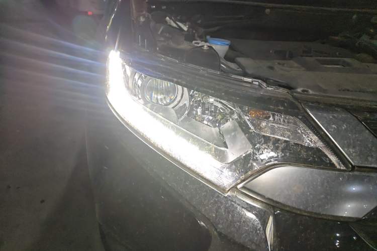 Used Mitsubishi Outlander 2019 2.0L Two-Wheel Drive Comfort Edition 7 Seats China V Emission Standard Right Front Headlight