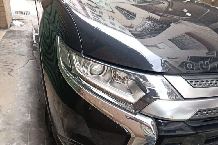 Used Mitsubishi Outlander 2019 2.0L Two-Wheel Drive Comfort Edition 5 Seats China VI Standard Right Front Headlight