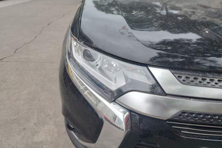 Used Mitsubishi Outlander 2019 2.0L Two-Wheel Drive Comfort Edition 7-Seater China VI Standard Right Front Headlight