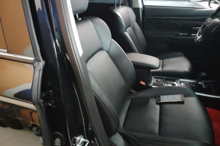 Used Mitsubishi Outlander 2019 2.0L Two-Wheel Drive Comfort Edition 5 Seats China VI Standard Right Front Seat