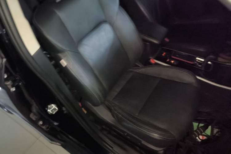 Used Mitsubishi Outlander 2019 2.0L Two-Wheel Drive Comfort Edition 7 Seats China V Emission Standard Right Front Seat