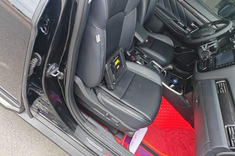 Used Mitsubishi Outlander 2019 2.4L 4x4 Zhi Xiang Edition 5 Seats China VI Standard Right Front Seat