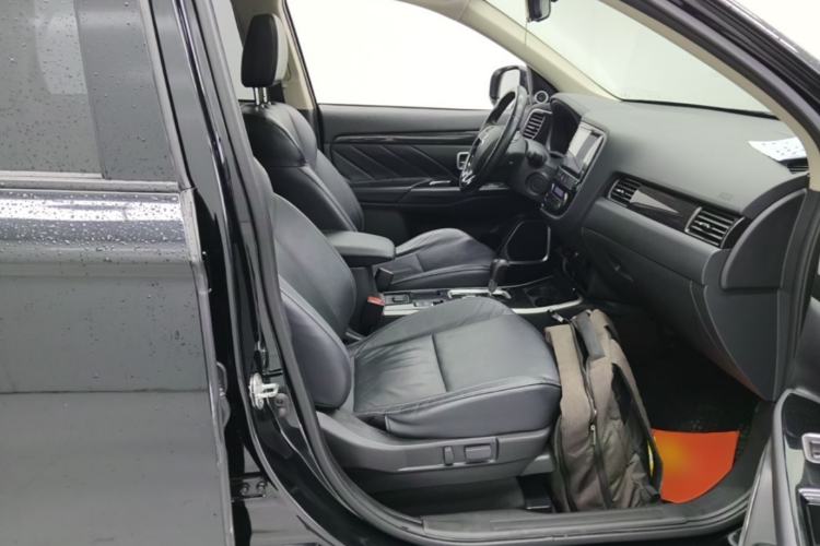 Used Mitsubishi Outlander 2019 2.0L Two-Wheel Drive Comfort Edition 7 Seats China V Emission Standard Right Front Seat