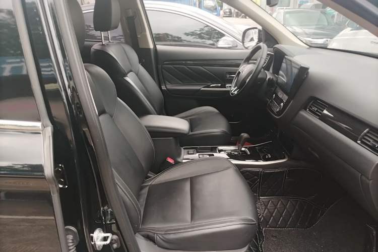 Used Mitsubishi Outlander 2019 2.0L Two-Wheel Drive Comfort Edition 5 Seats China VI Standard Right Front Seat