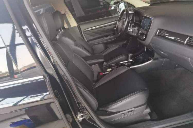 Used Mitsubishi Outlander 2019 2.4L 4x4 Zhi Xiang Edition 5 Seats China VI Standard Right Front Seat