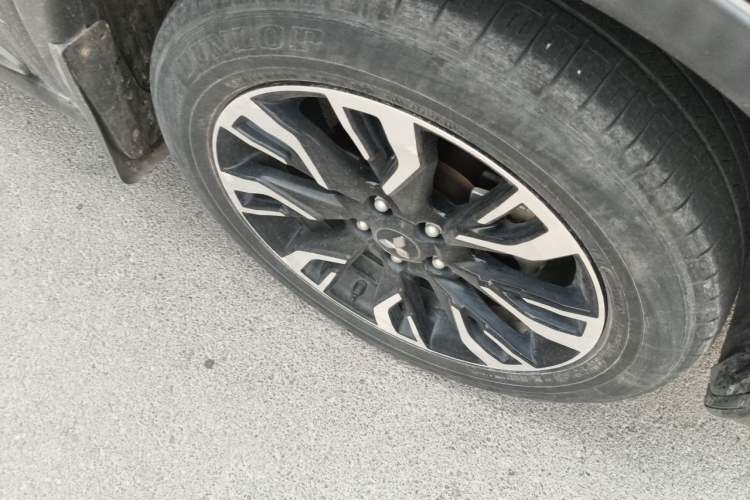 Used Mitsubishi Outlander 2019 2.0L Two-Wheel Drive Comfort Edition 5 Seats China V Standard Right Front Wheel Hub
