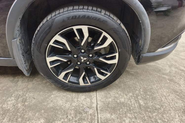 Used Mitsubishi Outlander 2019 2.4L 4x4 Zhi Xiang Edition 5 Seats China V Emission Standard Right Front Wheel Hub