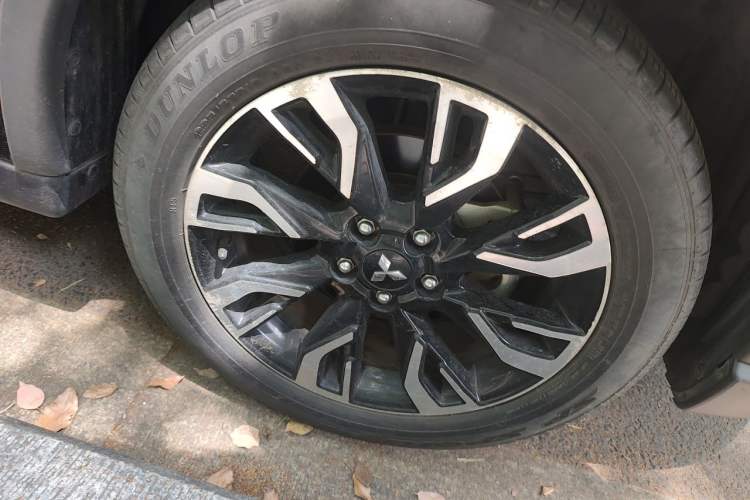 Used Mitsubishi Outlander 2019 2.0L Two-Wheel Drive Comfort Edition 5 Seats China VI Standard Right Front Wheel Hub