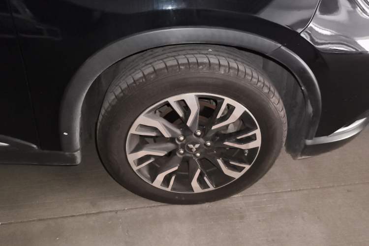 Used Mitsubishi Outlander 2019 2.4L 4x4 Zhi Xiang Edition 5 Seats China VI Standard Right Front Wheel Hub
