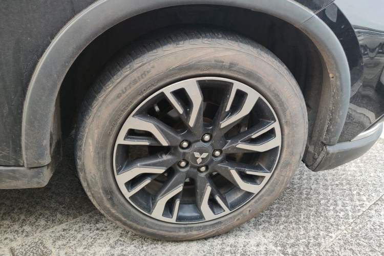 Used Mitsubishi Outlander 2019 2.0L Two-Wheel Drive Comfort Edition 5 Seats China VI Standard Right Front Wheel Hub