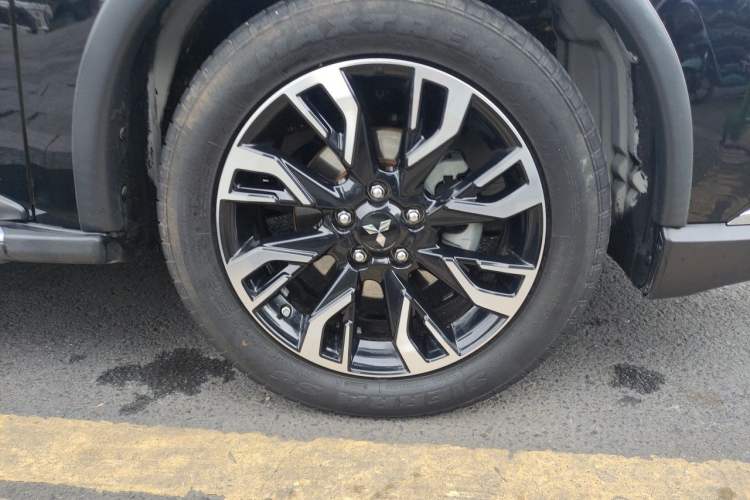 Used Mitsubishi Outlander 2019 2.4L 4x4 Zhi Xiang Edition 5 Seats China V Emission Standard Right Front Wheel Hub