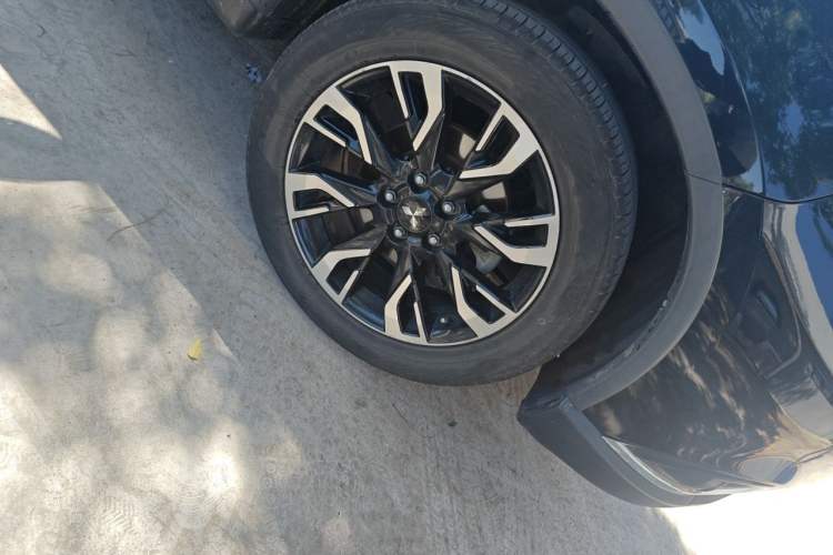 Used Mitsubishi Outlander 2019 2.0L Two-Wheel Drive Comfort Edition 7 Seats China V Emission Standard Right Front Wheel Hub
