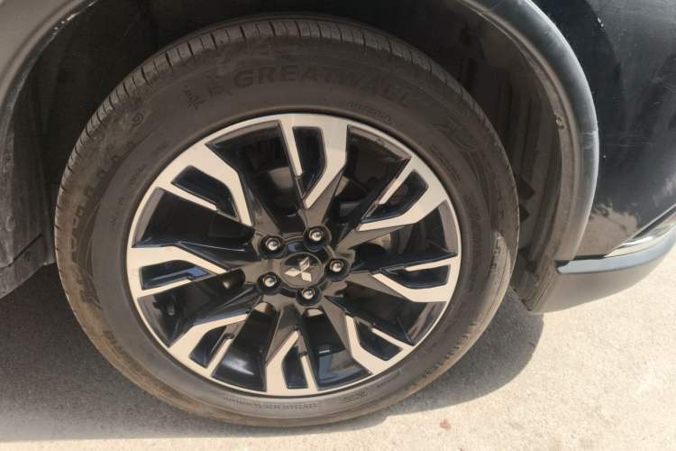 Used Mitsubishi Outlander 2019 2.0L Two-Wheel Drive Comfort Edition 5 Seats China V Standard Right Front Wheel Hub