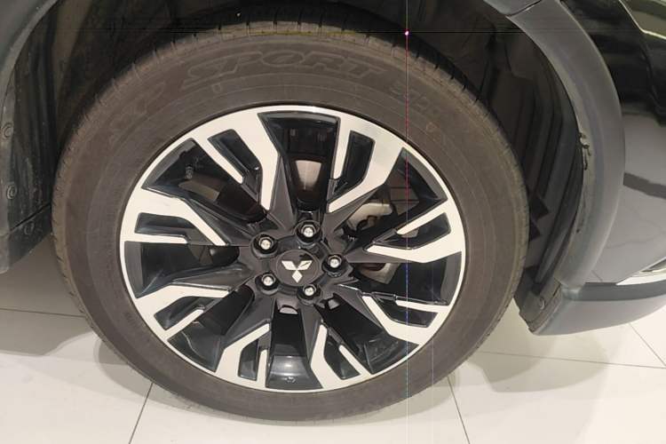 Used Mitsubishi Outlander 2019 2.4L 4x4 Zhi Xiang Edition 7 Seats China VI Standard Right Front Wheel Hub