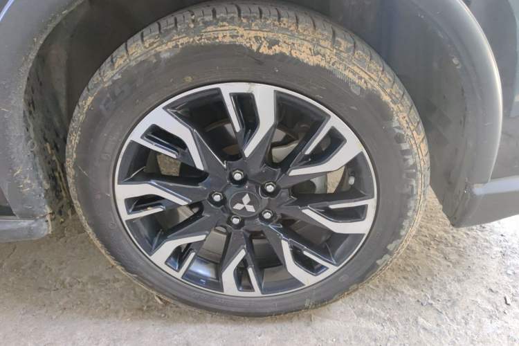 Used Mitsubishi Outlander 2019 2.4L 4x4 Zhi Xiang Edition 5 Seats China VI Standard Right Front Wheel Hub