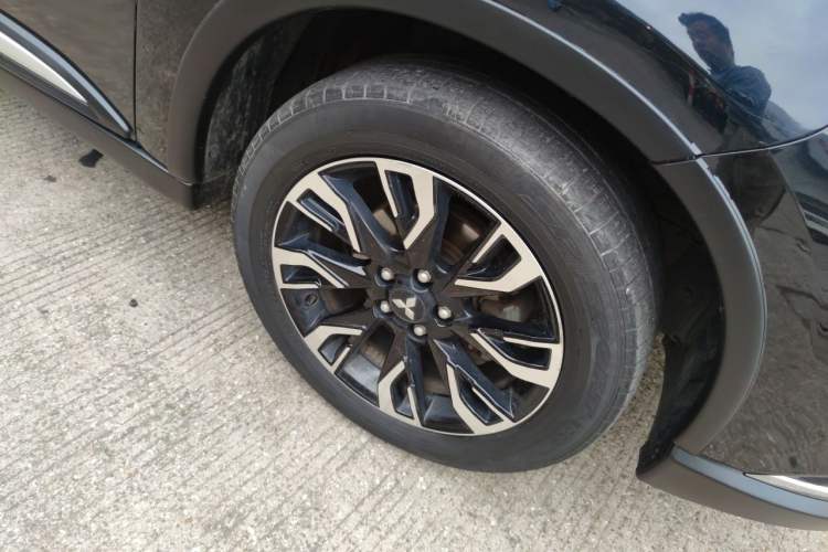 Used Mitsubishi Outlander 2019 2.0L Two-Wheel Drive Comfort Edition 5 Seats China VI Standard Right Front Wheel Hub