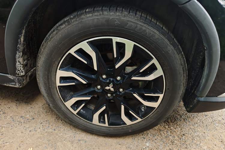 Used Mitsubishi Outlander 2019 2.0L Two-Wheel Drive Comfort Edition 5 Seats China V Standard Right Front Wheel Hub