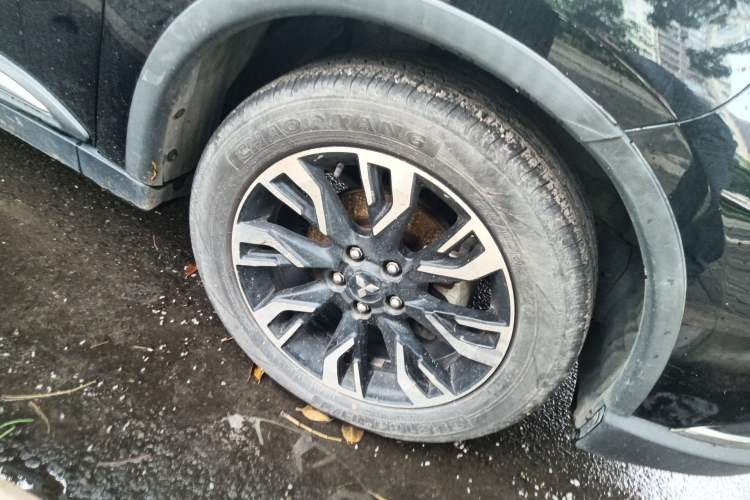 Used Mitsubishi Outlander 2019 2.0L Two-Wheel Drive Comfort Edition 7 Seats China V Emission Standard Right Front Wheel Hub