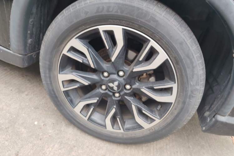 Used Mitsubishi Outlander 2019 2.0L Two-Wheel Drive Comfort Edition 7-Seater China VI Standard Right Front Wheel Hub
