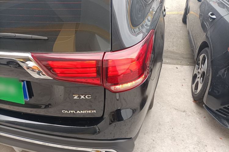 Used Mitsubishi Outlander 2019 2.0L Two-Wheel Drive Comfort Edition 7-Seater China VI Standard Right Rear Taillight