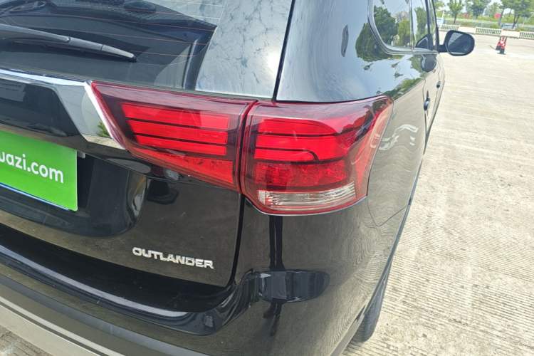 Used Mitsubishi Outlander 2019 2.0L Two-Wheel Drive Comfort Edition 5 Seats China VI Standard Right Rear Taillight